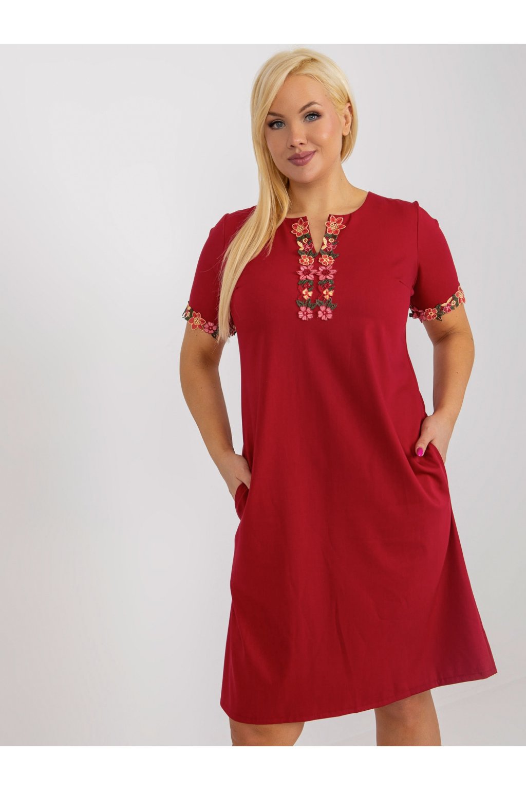 Tmavočervené dámske šaty plus size z bavlny a elastanu, kód produktu LK-SK-506309.50