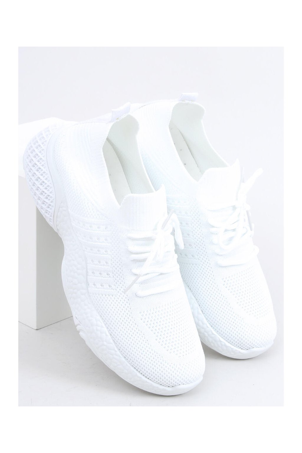 Biele dámske textilné tenisky na šnúrovanie s okrúhlou špičkou, kód produktu YSD011 - 30329-B