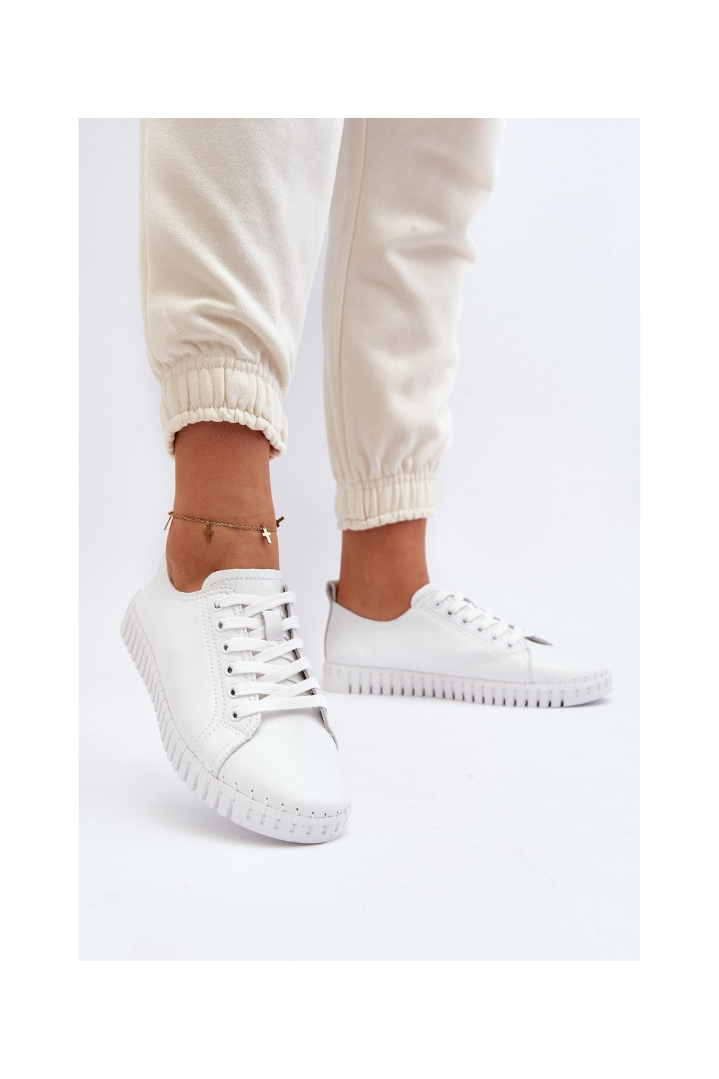 Biele dámske kožené tenisky na nízkom podpätku, kód produktu 7904 WH