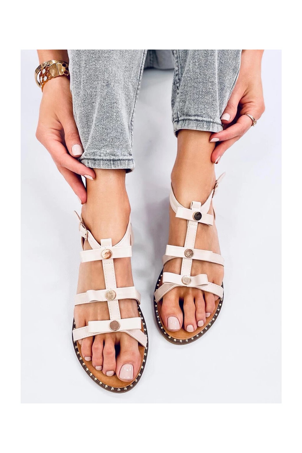 Dámske béžové sandále z eko kože na členku s klinmi, kód produktu 8666-PL