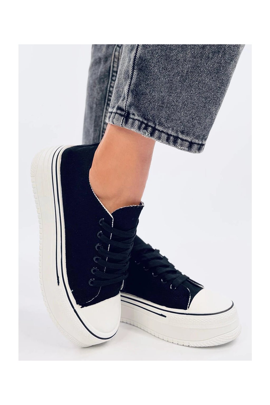 Dámske čierne textilné tenisky na šnúrovanie, kód produktu TA-215