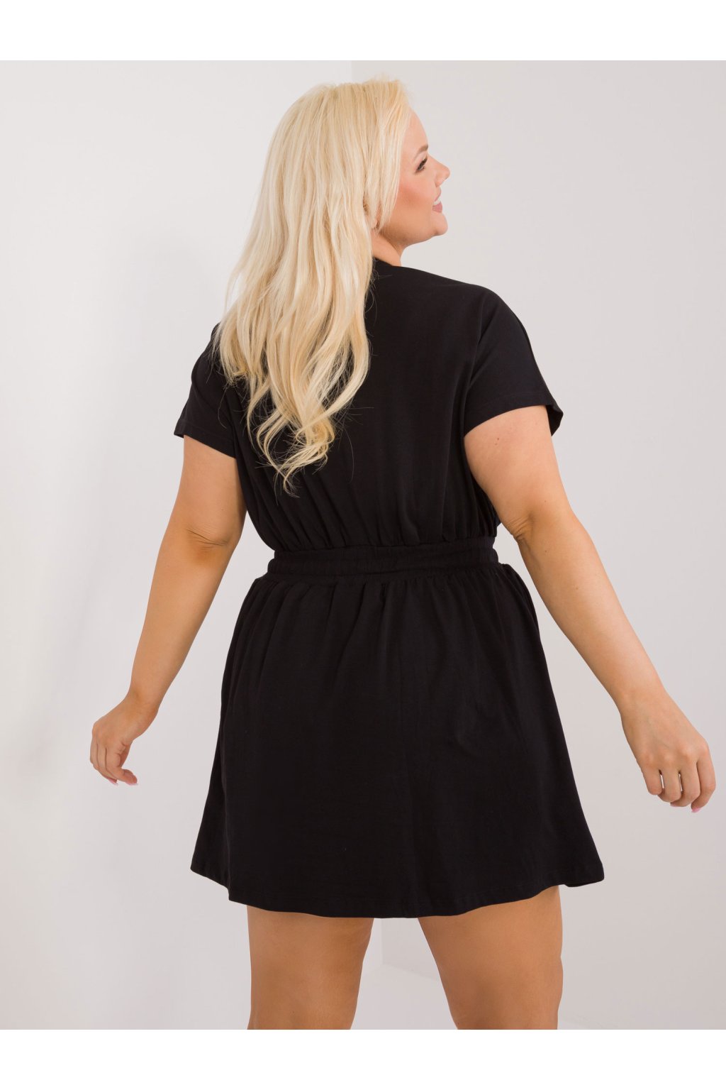 Dámske čierne šaty plus size kód produktu RV-SK-6589.25
