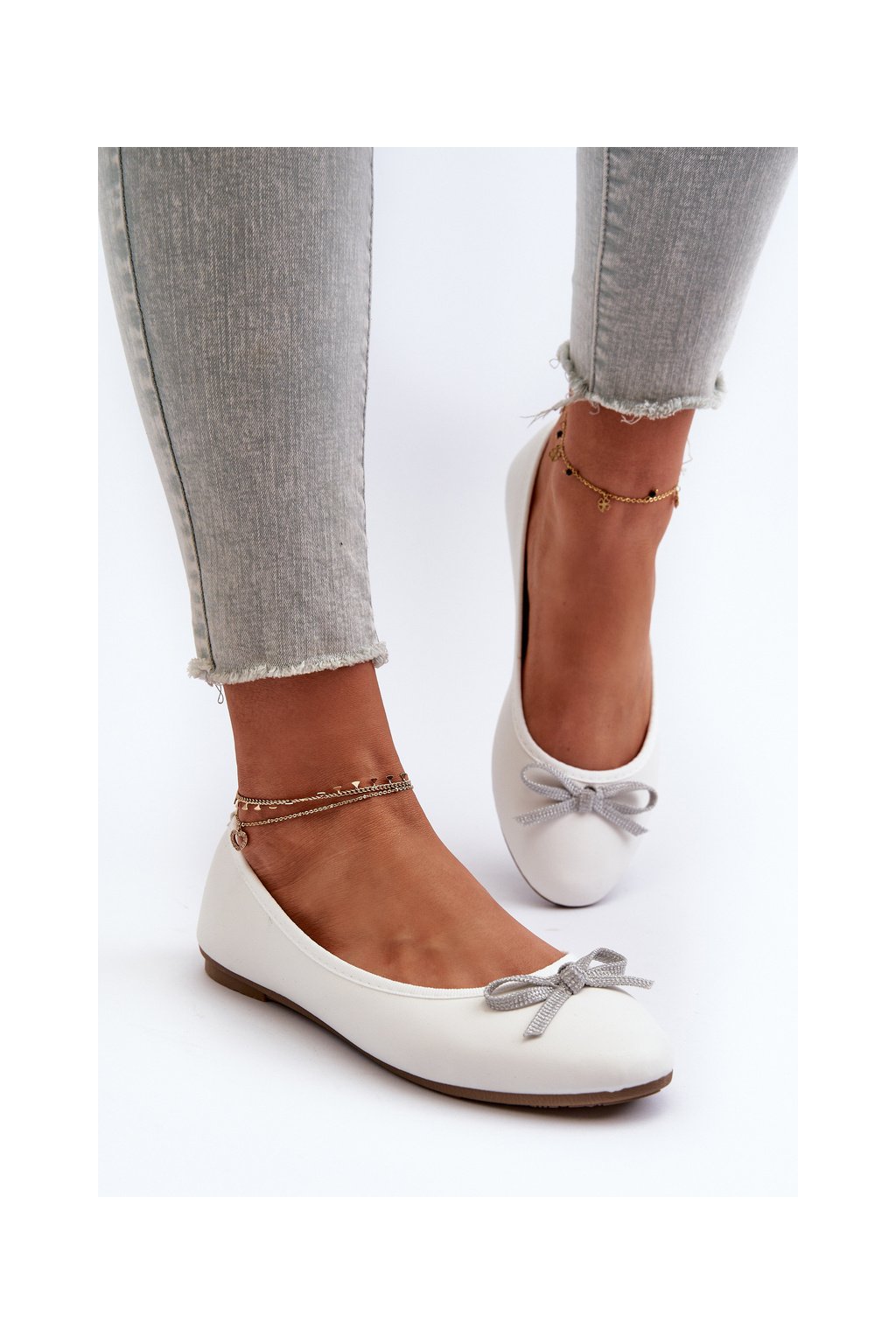 Biele dámske baleríny z eko kože na rovnej podrážke, kód produktu 9988-57 WHITE