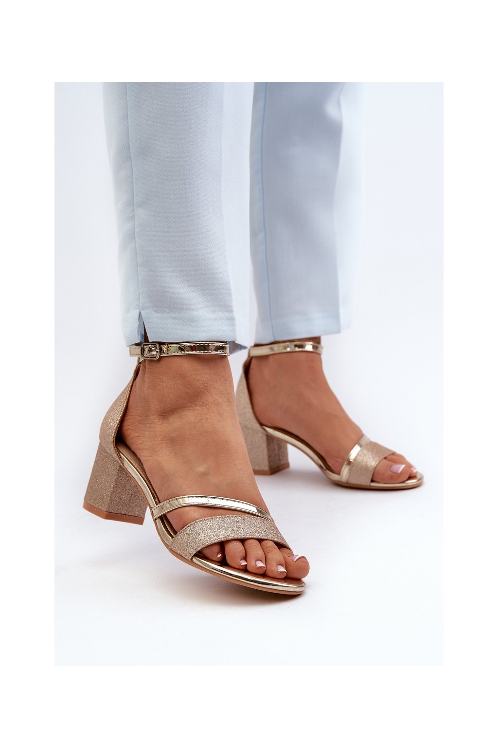 Zlaté dámske sandále na stĺpovom podpätku s eko kožou, kód produktu 20244 GD