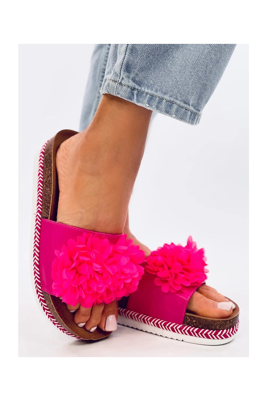 Ružové dámske šľapky z eko kože s kvetinovým vzorom, otvorené špičky, kód produktu ZX6055