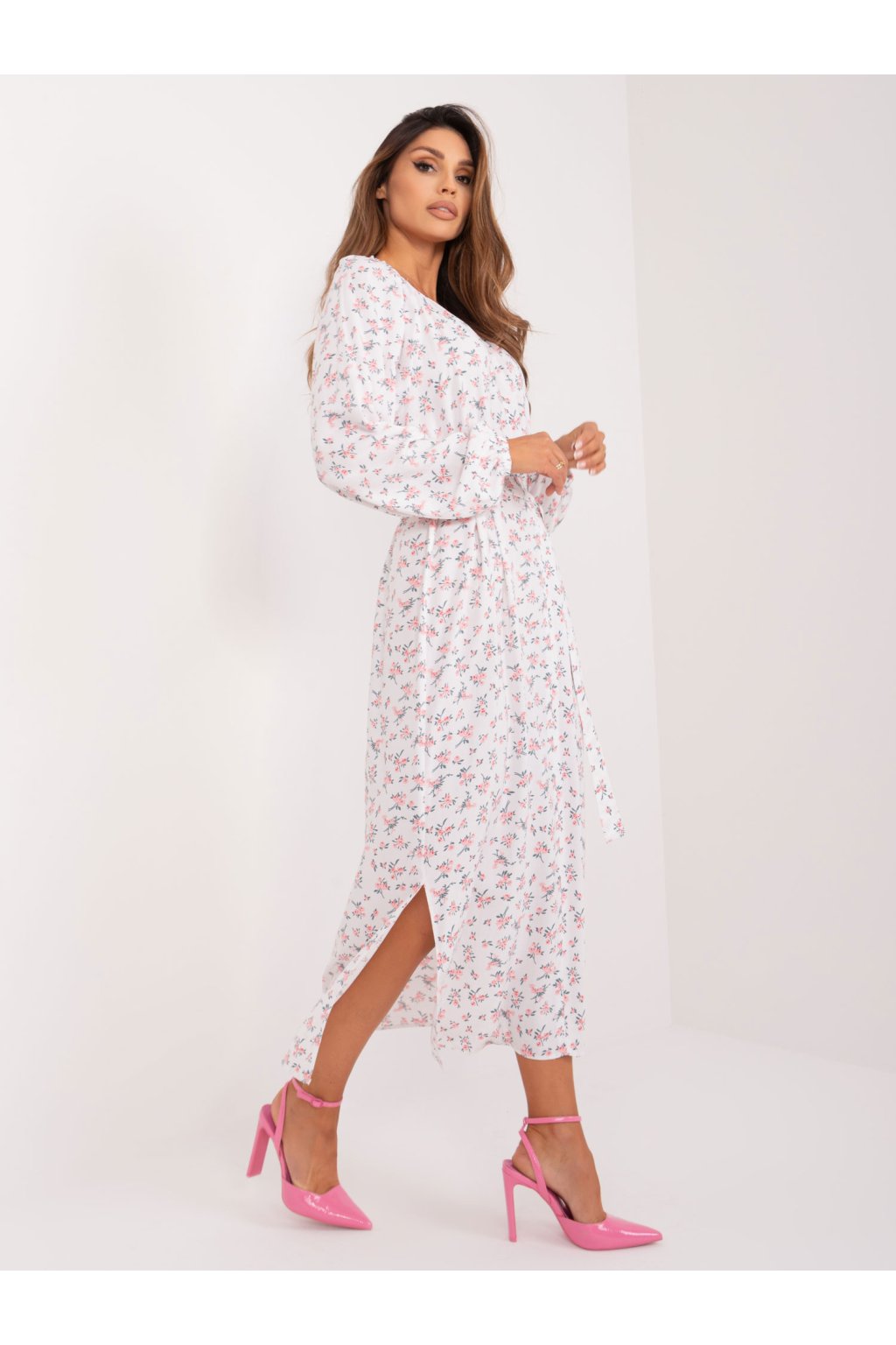 Dámske bielo-ružove šaty s podtlačeným vzorom kód produktu LK-SK-509318.74
