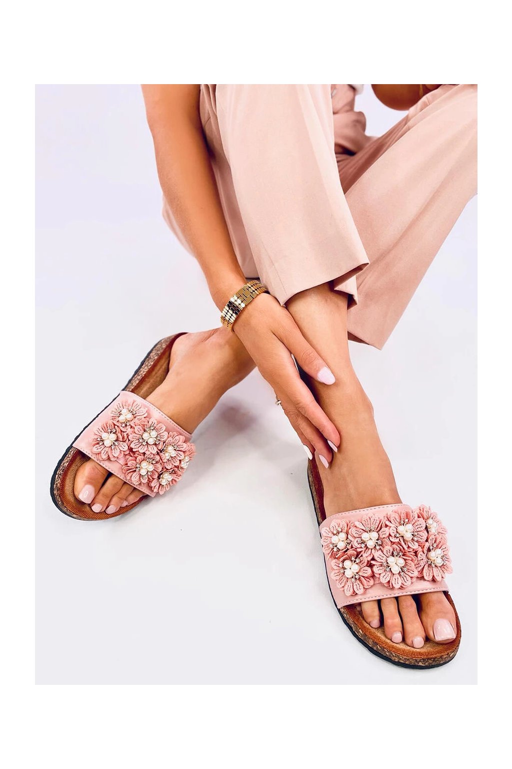 Ružové dámske šľapky z eko kože s kvetinovým vzorom a kamienkami, kód produktu 929