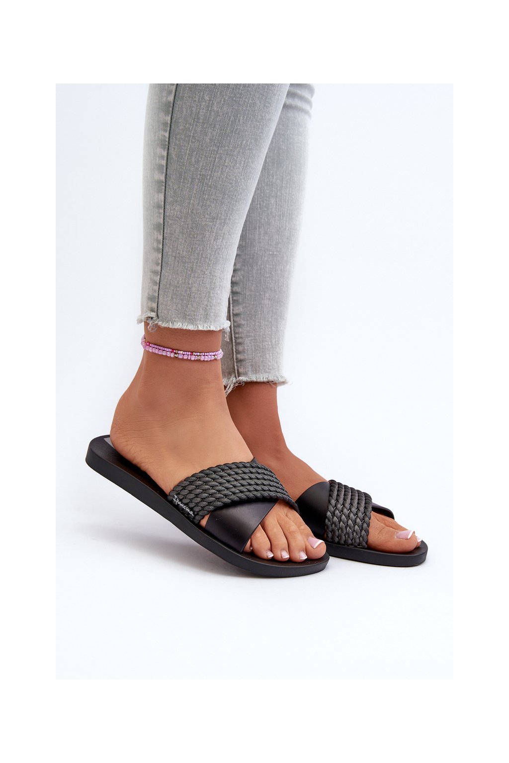 Čierne dámske gumové šľapky na rovnej podrážke, kód produktu 83244 BLACK