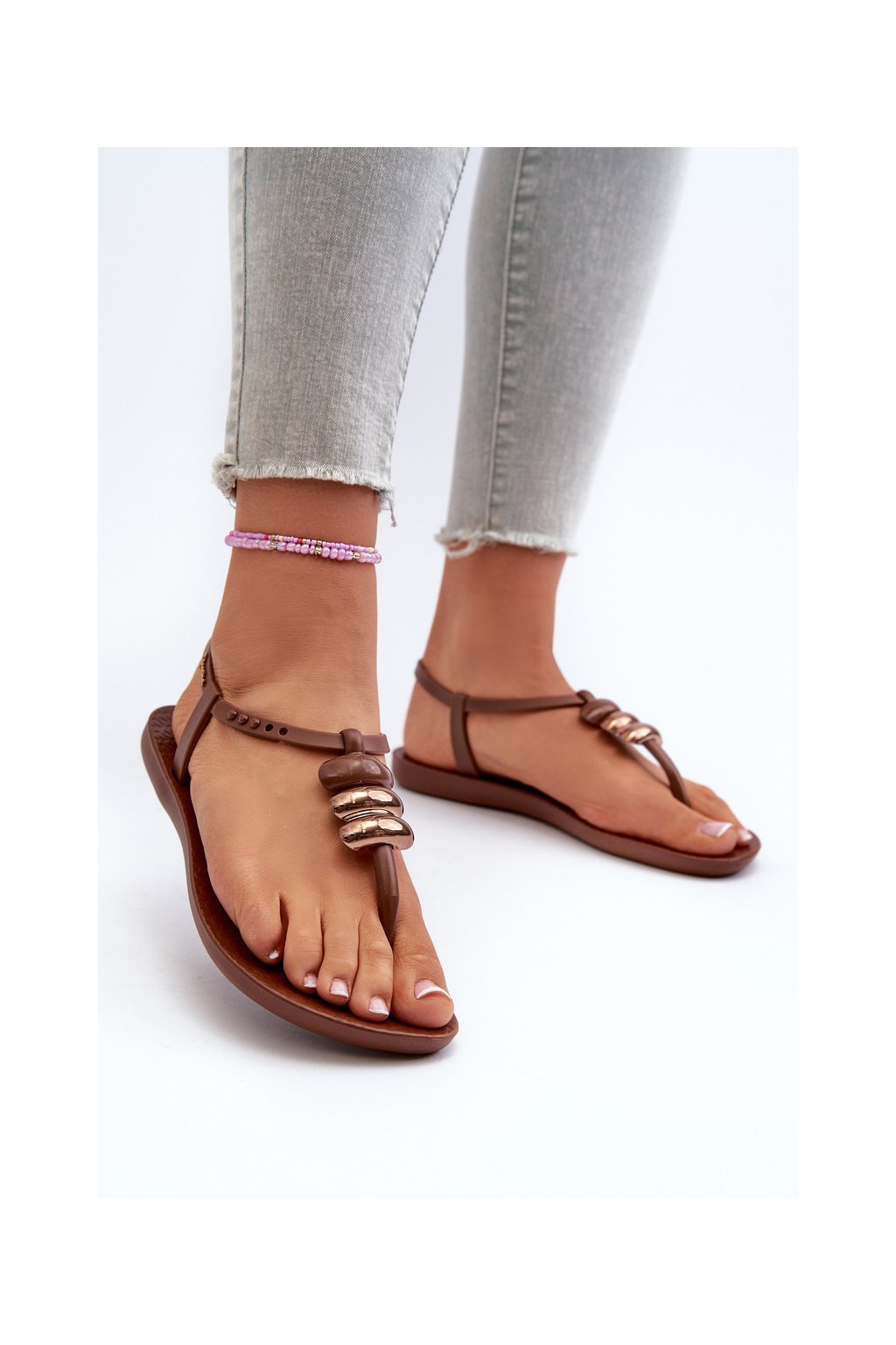 Hnedé dámske sandále z gumy na rovnej podrážke, kód produktu 83507 BROWN