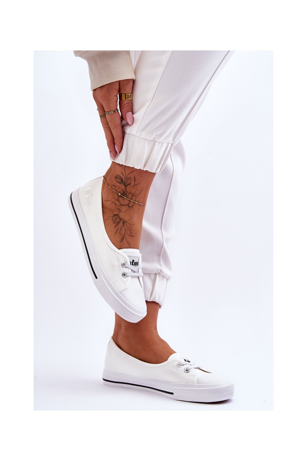 Biele dámske nízke tenisky z textilu na platforme s gumovou podrážkou, kód produktu LCW-23-31-1791L WHITE