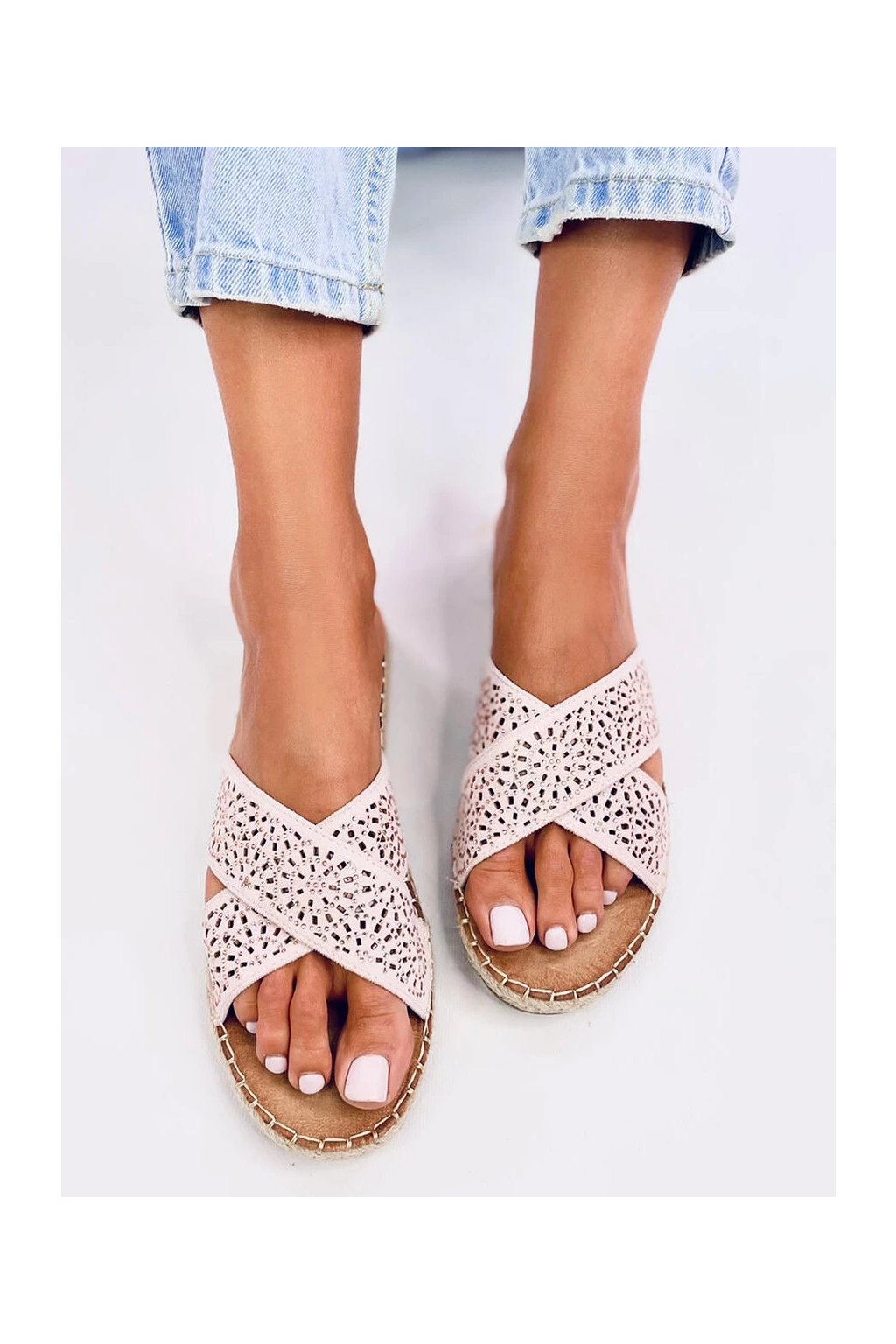 Ružové dámske šľapky z eko semišu s dierovaním a kamienkami, kód produktu 5762