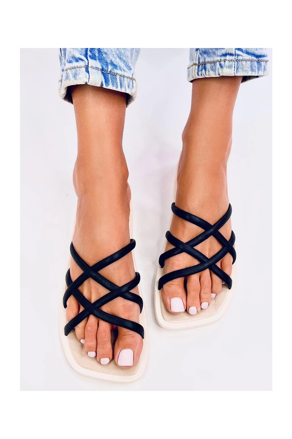 Čierne dámske gumové šľapky na bežné nosenie s otvorenou špičkou, kód produktu SD5284