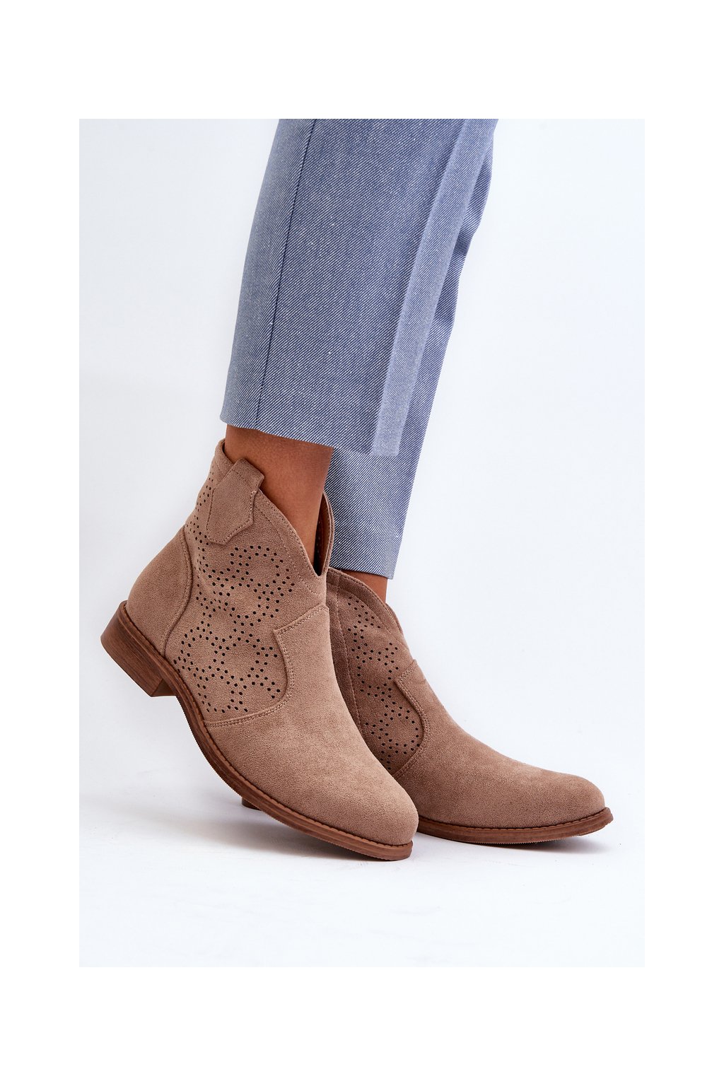 Béžové dámske členkové topánky z eko semiše na plochej podrážke, kód produktu HY66-151 BEIGE