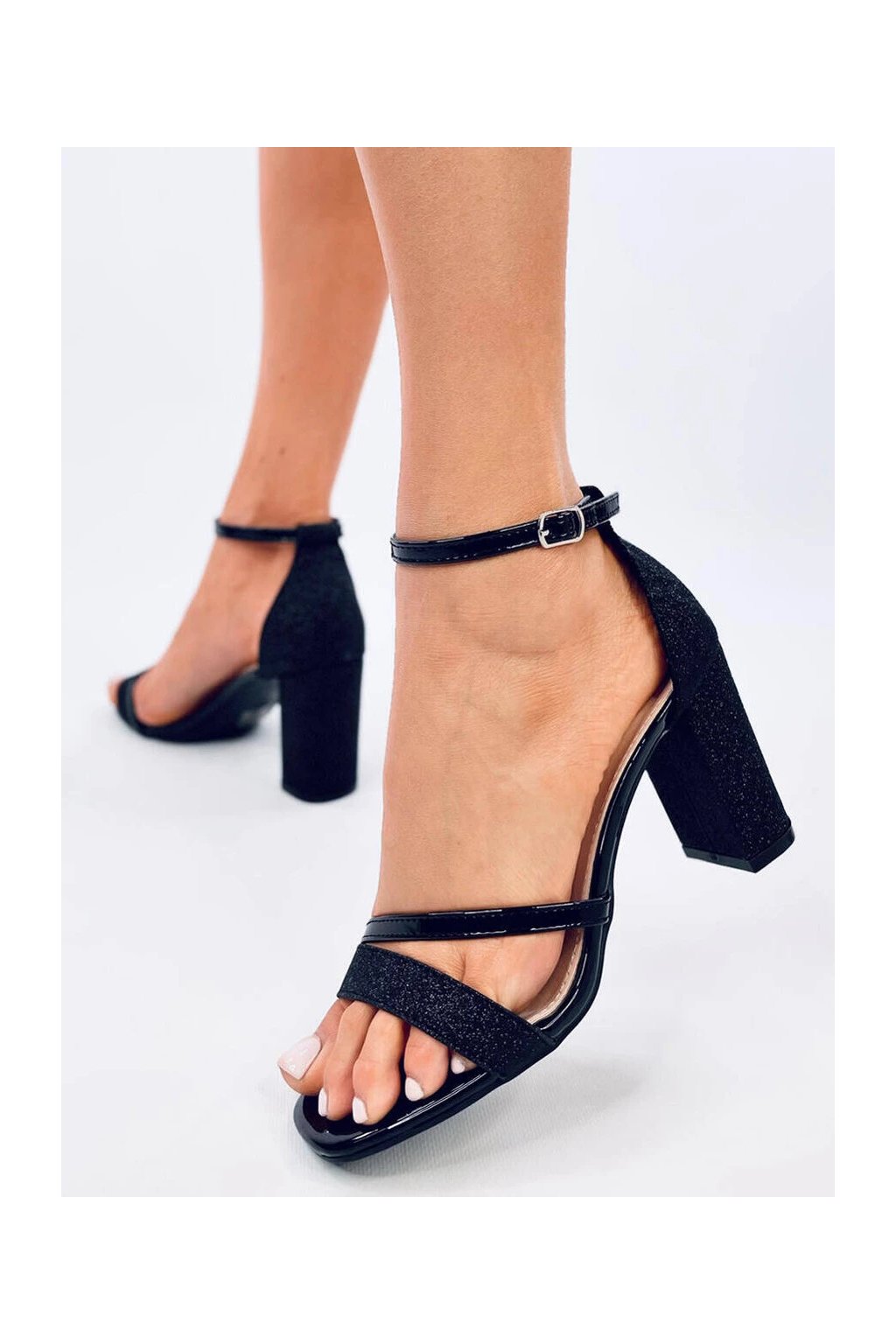 Dámske čierne lodičky z lakovanej eko kože na 6-9 cm podpätku, kód produktu 1-222