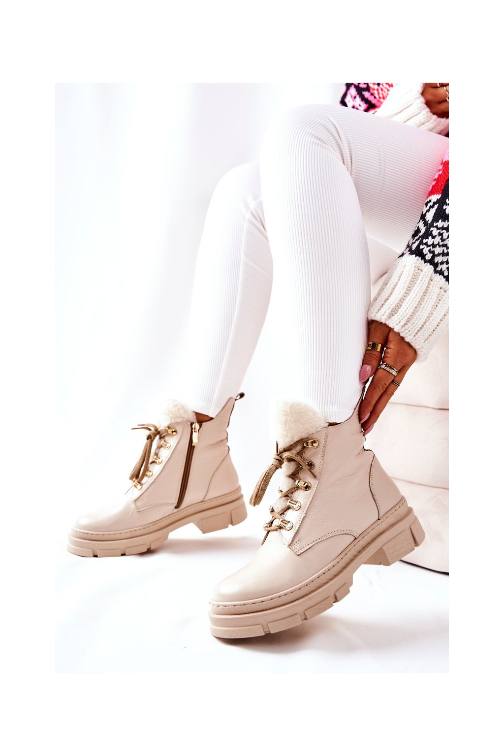 Béžové dámske členkové topánky z prírodnej kože na rovnej podrážke, kód produktu 9999/11/DEGA MIŚ L.BEIGE