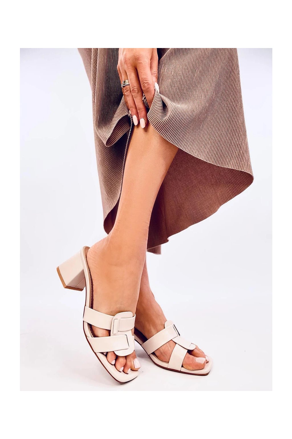 Dámske béžové šľapky z eko kože na 6-9 cm podpätku, kód produktu 710