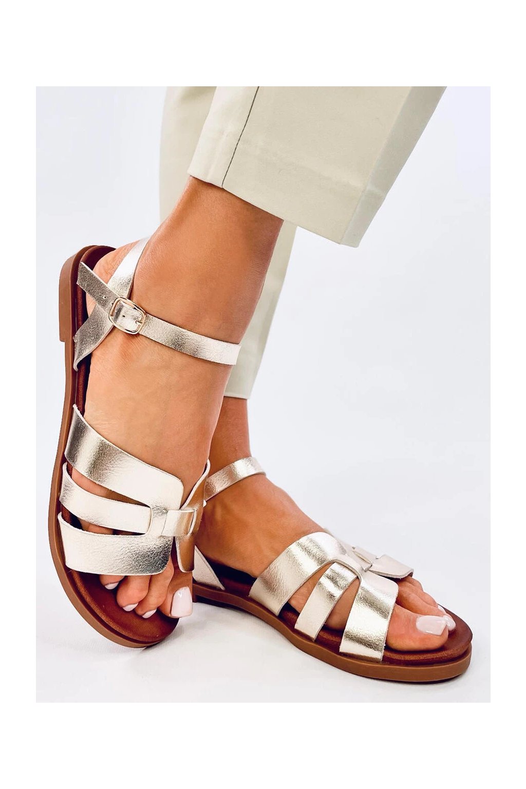 Dámske zlaté sandále z eko kože na členku, na bežný deň, kód produktu 8199