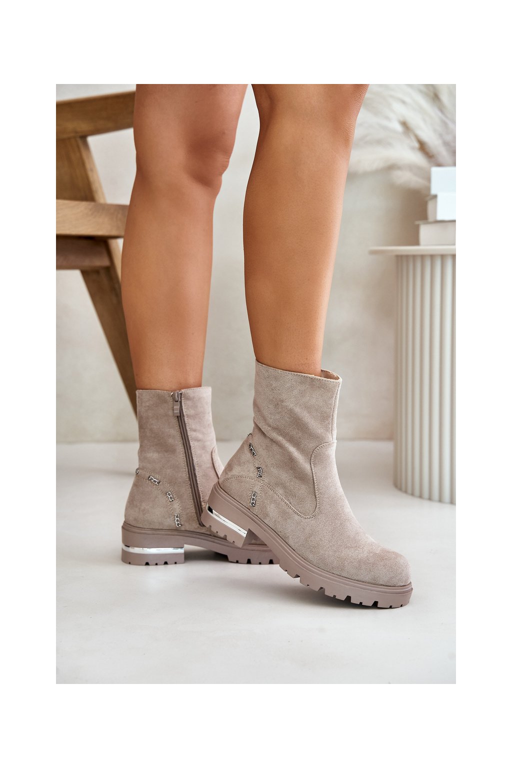 Béžové dámske členkové topánky z eko semiše na rovnej podrážke, zateplené, kód produktu LG866 KHAKI