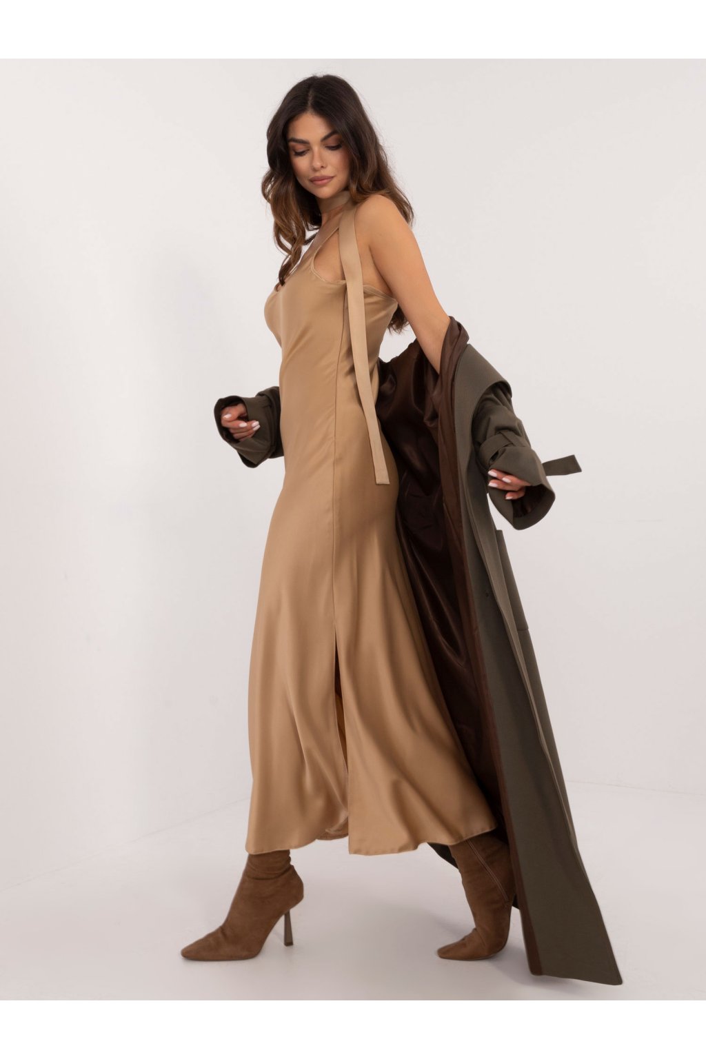 Dámske hnede camel šaty večerné kód produktu LK-SK-509715.51