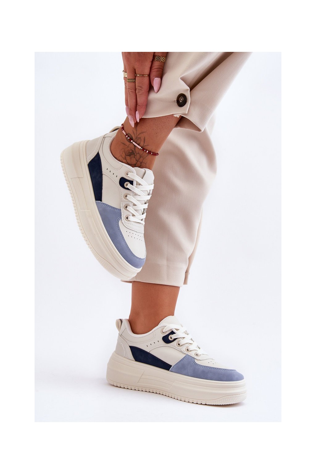 Dámske biele tenisky na plošine z eko kože, šnúrovanie, kód produktu EV-221 BLUE