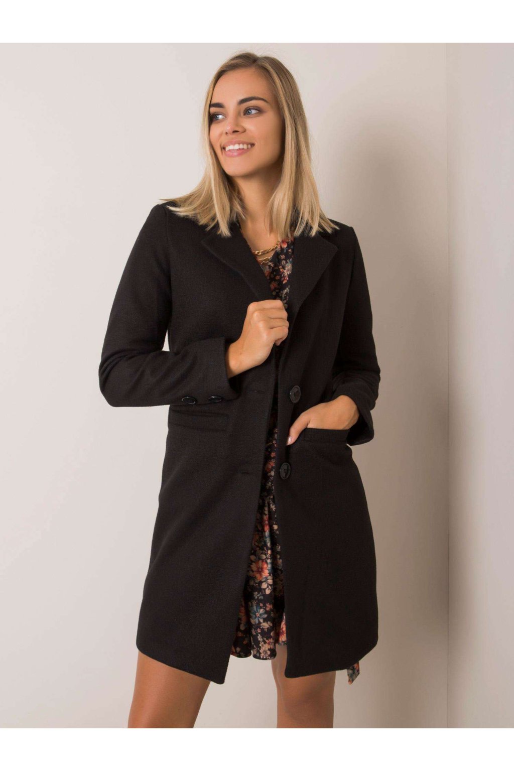 Dámsky čierny kabát z polyesteru na jeseň a zimu, kód produktu TW-PL-BI-25533.18