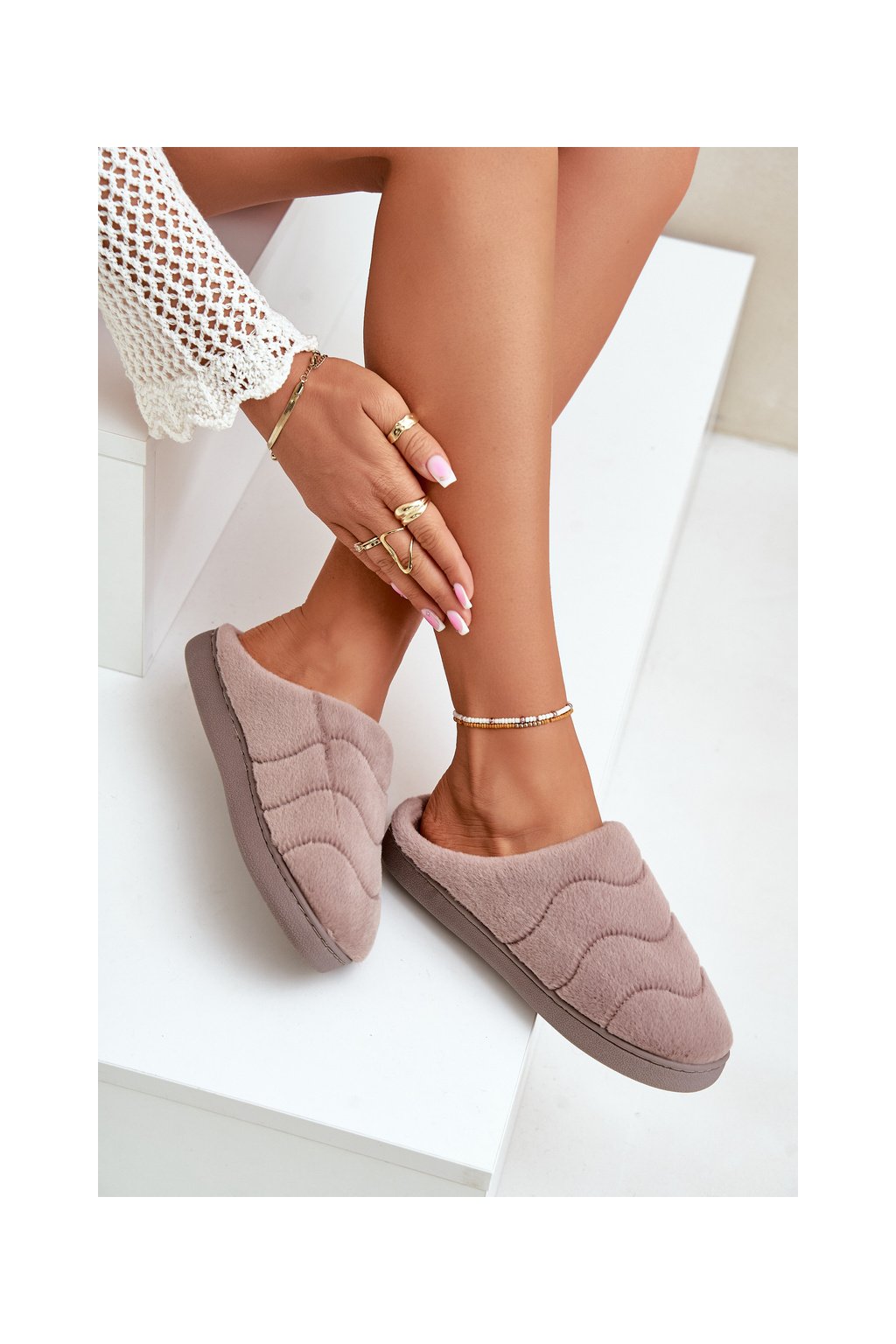 Hnedé dámske zateplené papuče s kožušinkou, kód produktu 24PA98-6622 BROWN