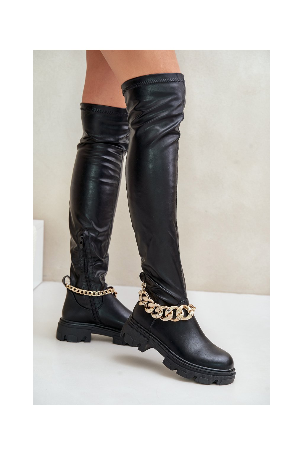 Čierne dámske kozačky z eko kože s odnímateľnými zlatými retiazkami, kód produktu F18 BLACK