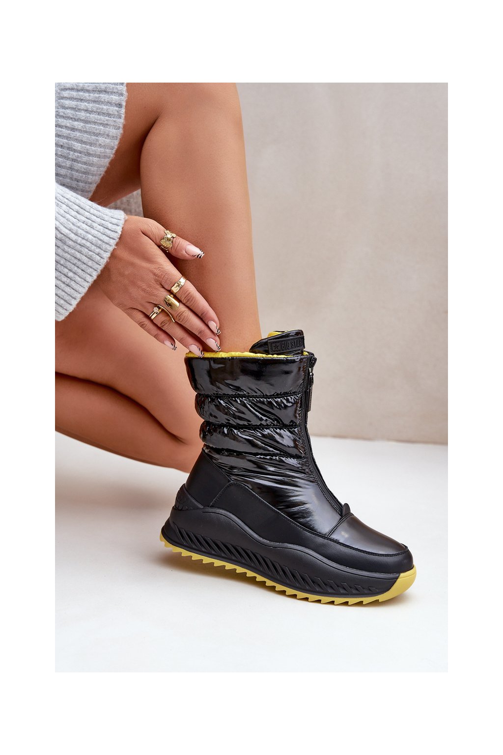 Čierne dámske snehule s hrubou podrážkou a zateplením z kožušiny, zapínanie na zips, kód produktu OO274A395