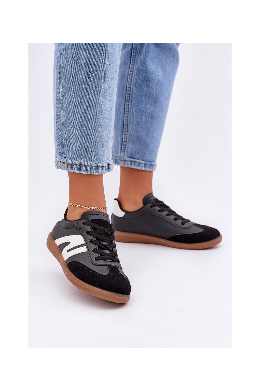 Dámske čierne tenisky z eko kože na rovnej podrážke, kód produktu 7112 BLACK