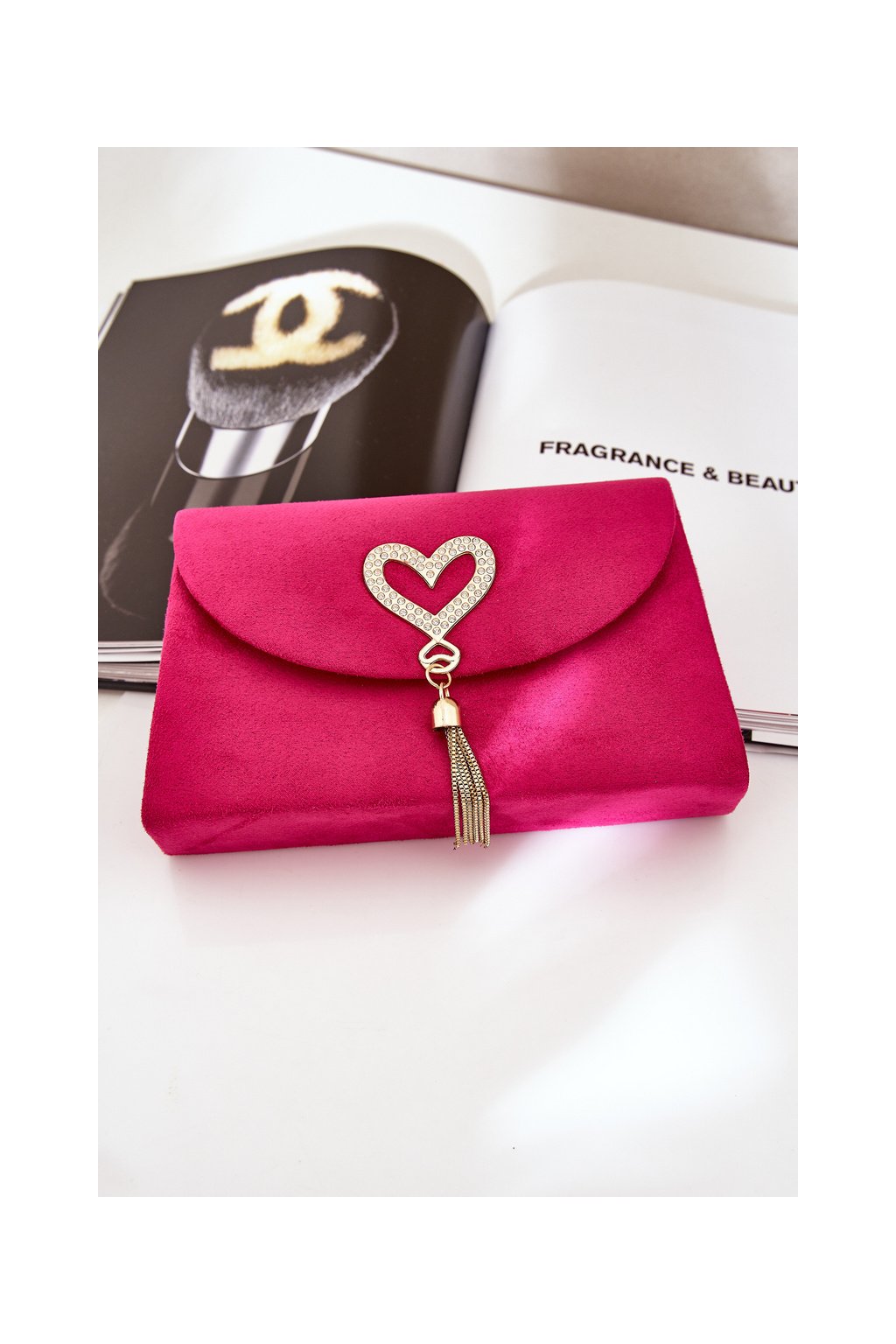 Ružová dámska kabelka z eko semišu s retiazkou a srdiečkom, kód produktu MD5170 FUXIA