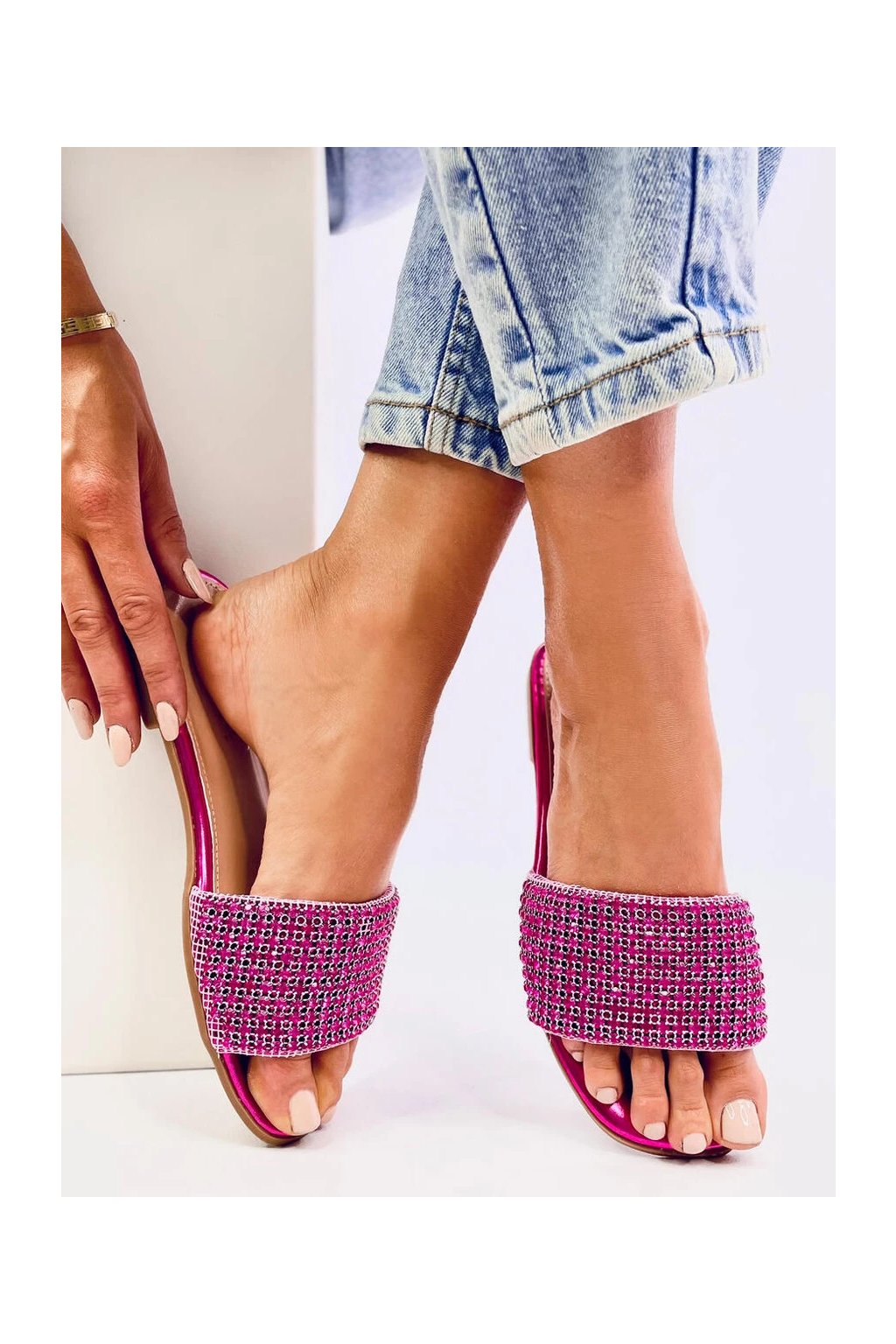 Ružové dámske šľapky z ekokože s kamienkami, kód produktu JH293P