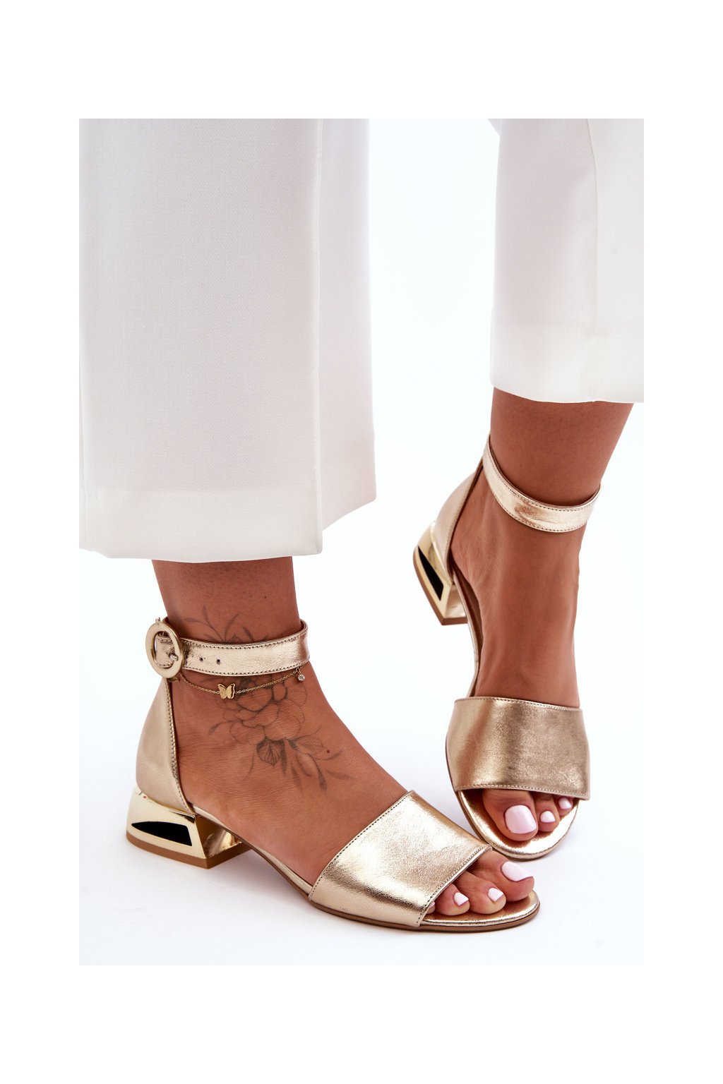 Zlaté dámske kožené sandále LAURA MESSI na rovnej podrážke, kód produktu 2143/703 GOLD