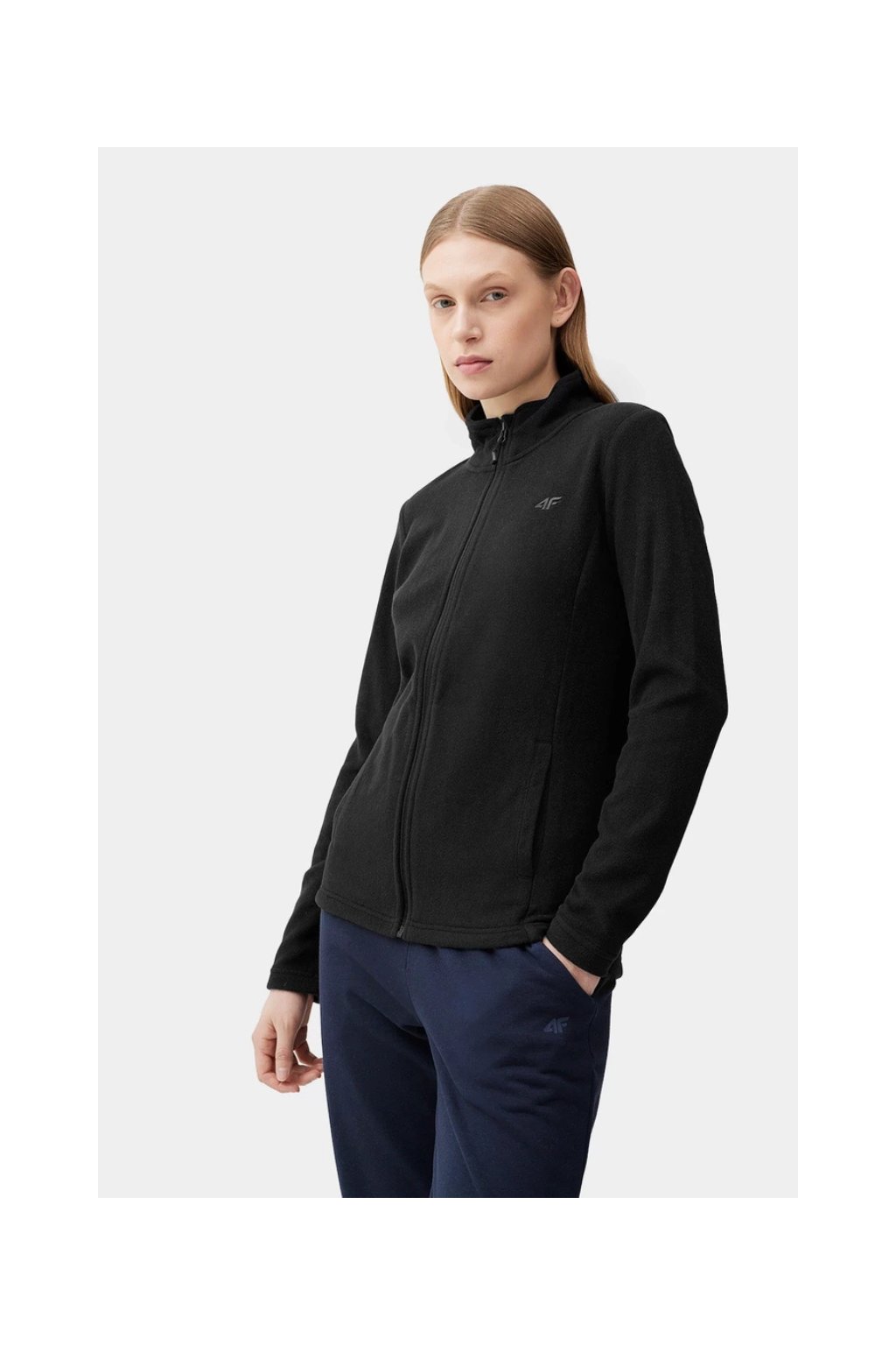 Čierna dámska mikina 4F Polar s kapucňou, regular fit, z mikropolárnej tkaniny 4FWarm, zips YKK, kód produktu 4FSS23TFLEF049-20S
