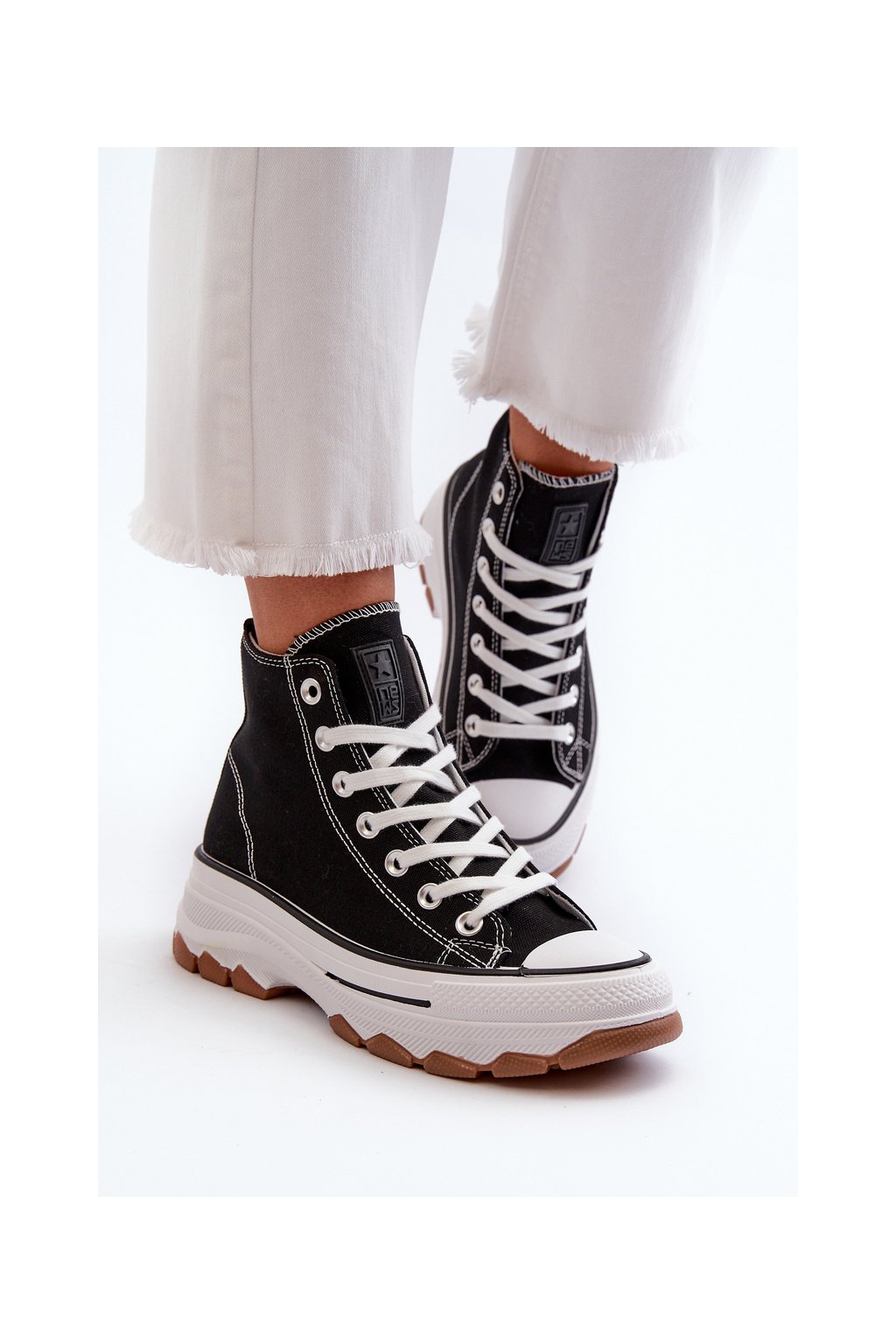 Dámske čierne textilné tenisky na rovnej podrážke s výškou zvršku 11 cm, kód produktu 24SP26-6736 BLACK