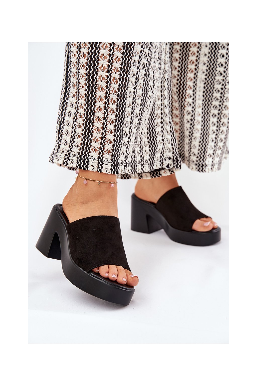 Čierne dámske šľapky na stĺpikovom podpätku a platforme z EKO semišu, kód produktu 8338-273 BLACK (Veľkosť 36)