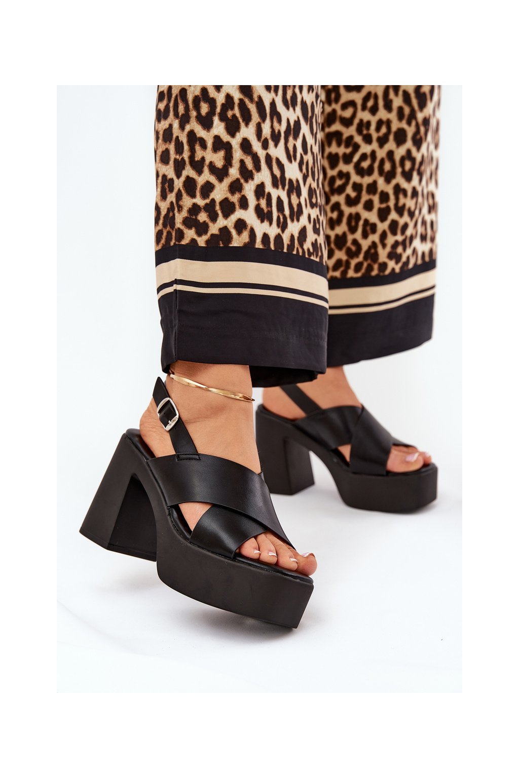Čierne dámske sandále na stĺpovom podpätku a platforme s eko koženým vrchným materiálom, kód produktu 218-3 BLACK