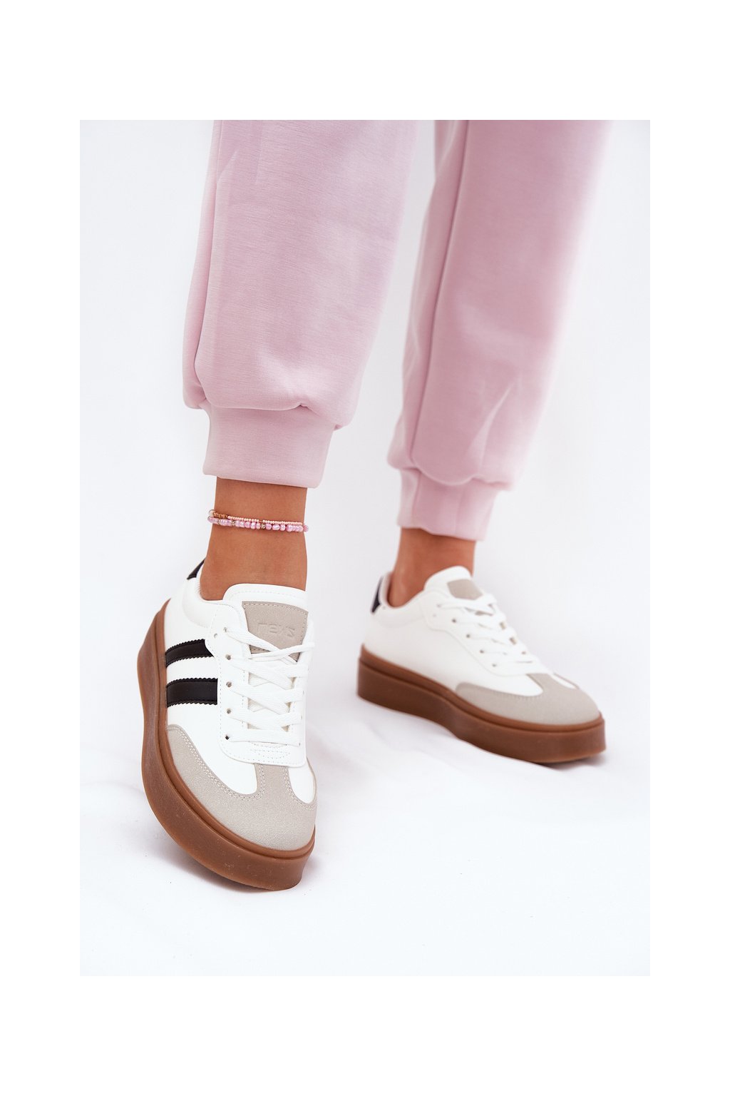 Dámske tenisky z eko kože na platforme, biele a čierne, kód produktu 25SP26-9080 WHT/BLK