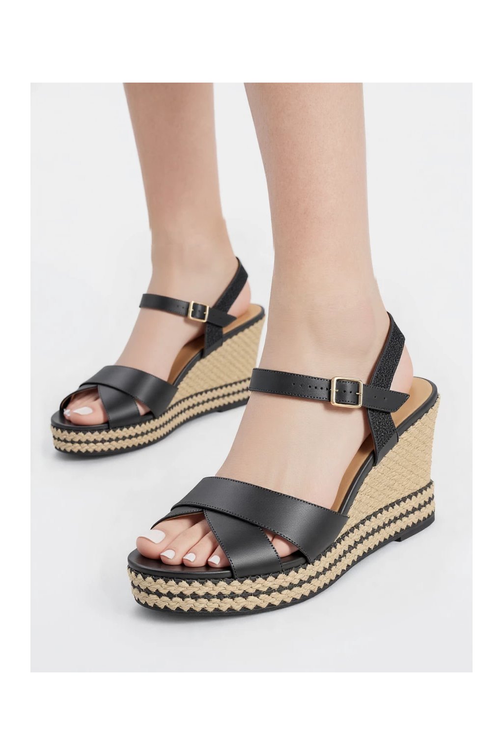 Dámske čierne sandále z eko kože, letné, s rovnakou podrážkou, kód produktu YQ77-001