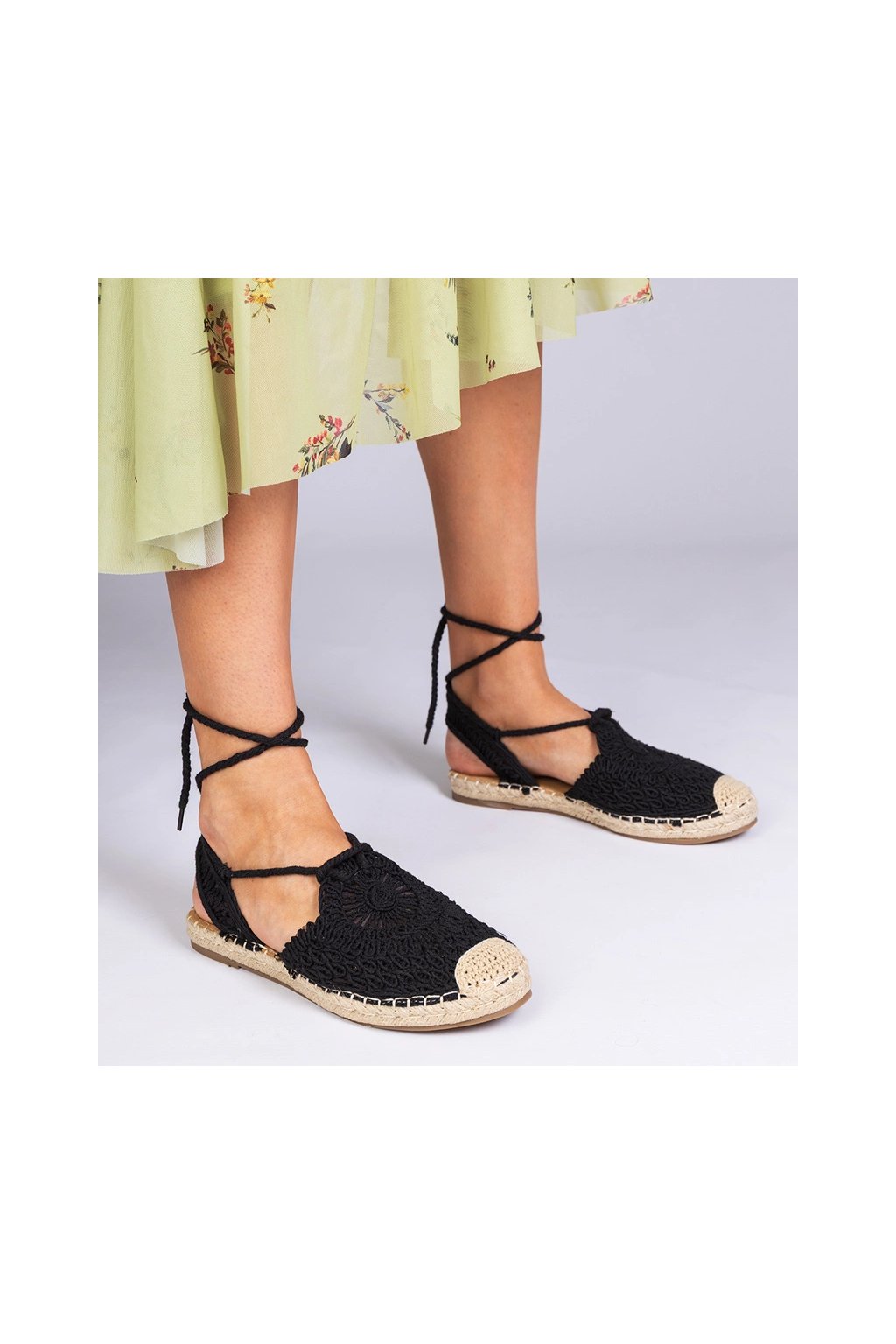 Čierne dámske espadrilky s perforáciou na platforme, tkanina, eko koža, kód produktu R-06