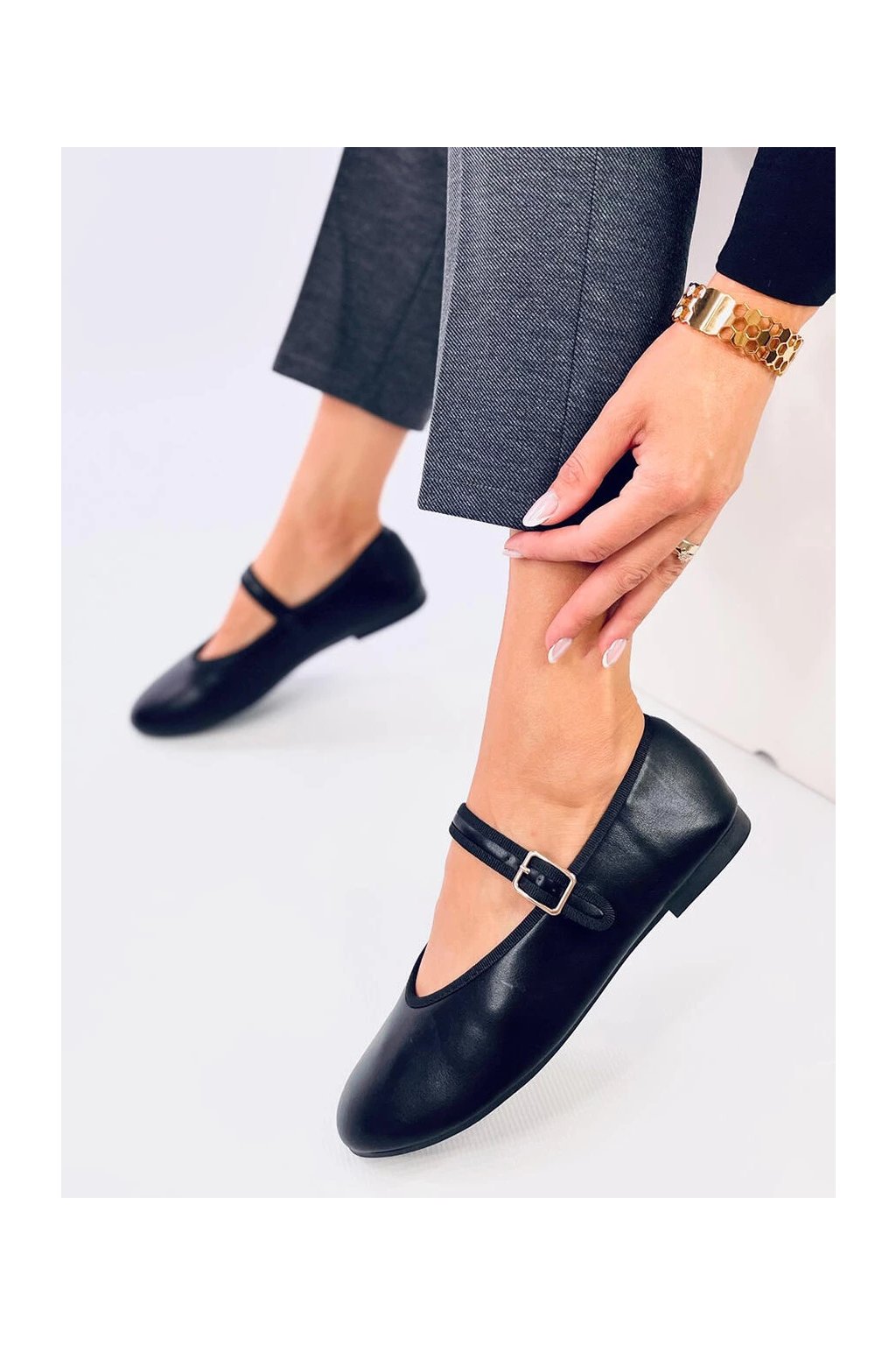 Čierne dámske baleríny z eko kože na bežný deň s okrúhlou špičkou, kód produktu T611P