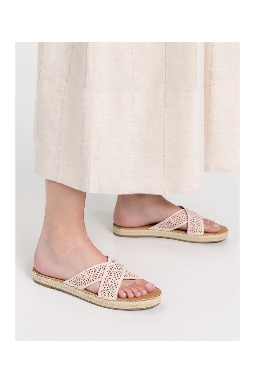 Ružové dámske sandále z eko kože, perforované, letné, kód produktu 5762 PINK