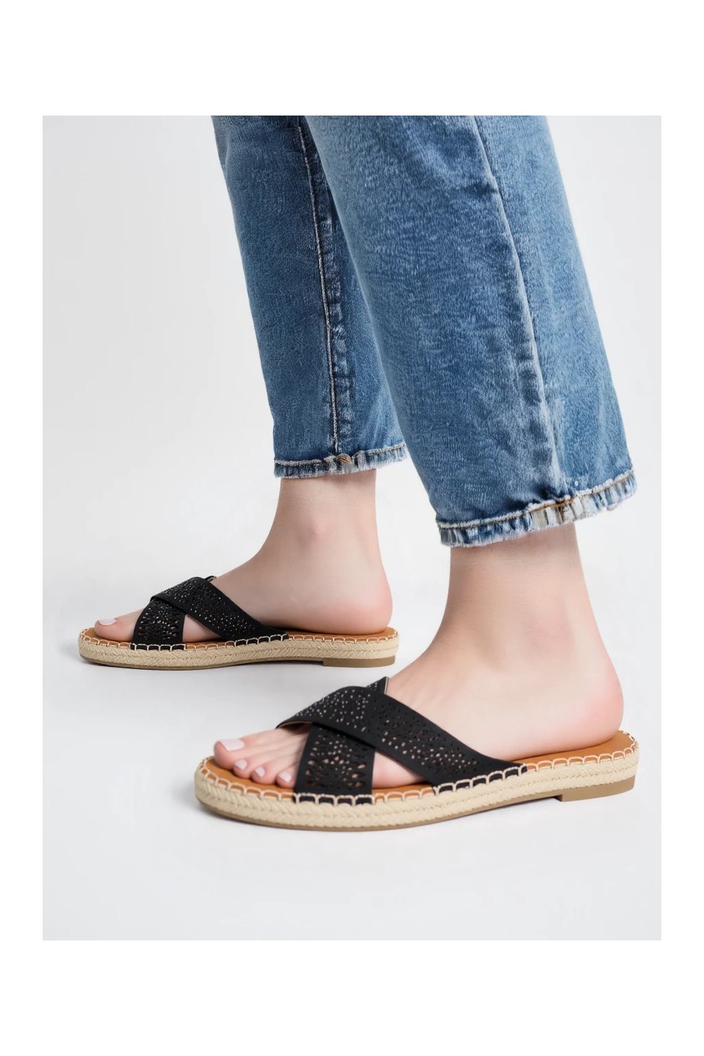 Ružové dámske sandále z eko kože, perforované, kód produktu 5762 BLACK