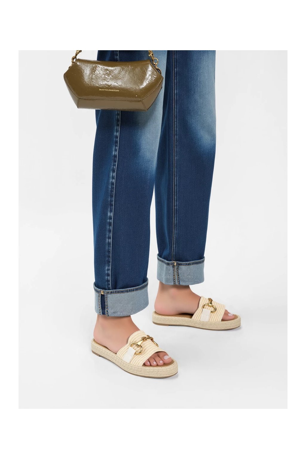 Dámske béžové sandále s rovnou podrážkou z eko kože, letné, kód produktu 5612 BEIGE