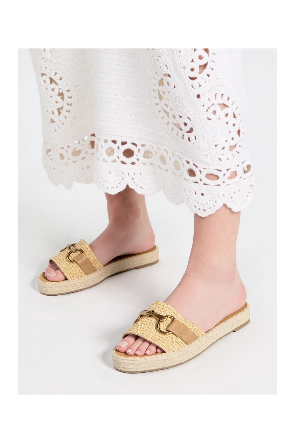 Dámske béžové (kachna) sandále z eko kože, s rovnou podrážkou, s pleteným vzorom, kód produktu 5612 KHAKI
