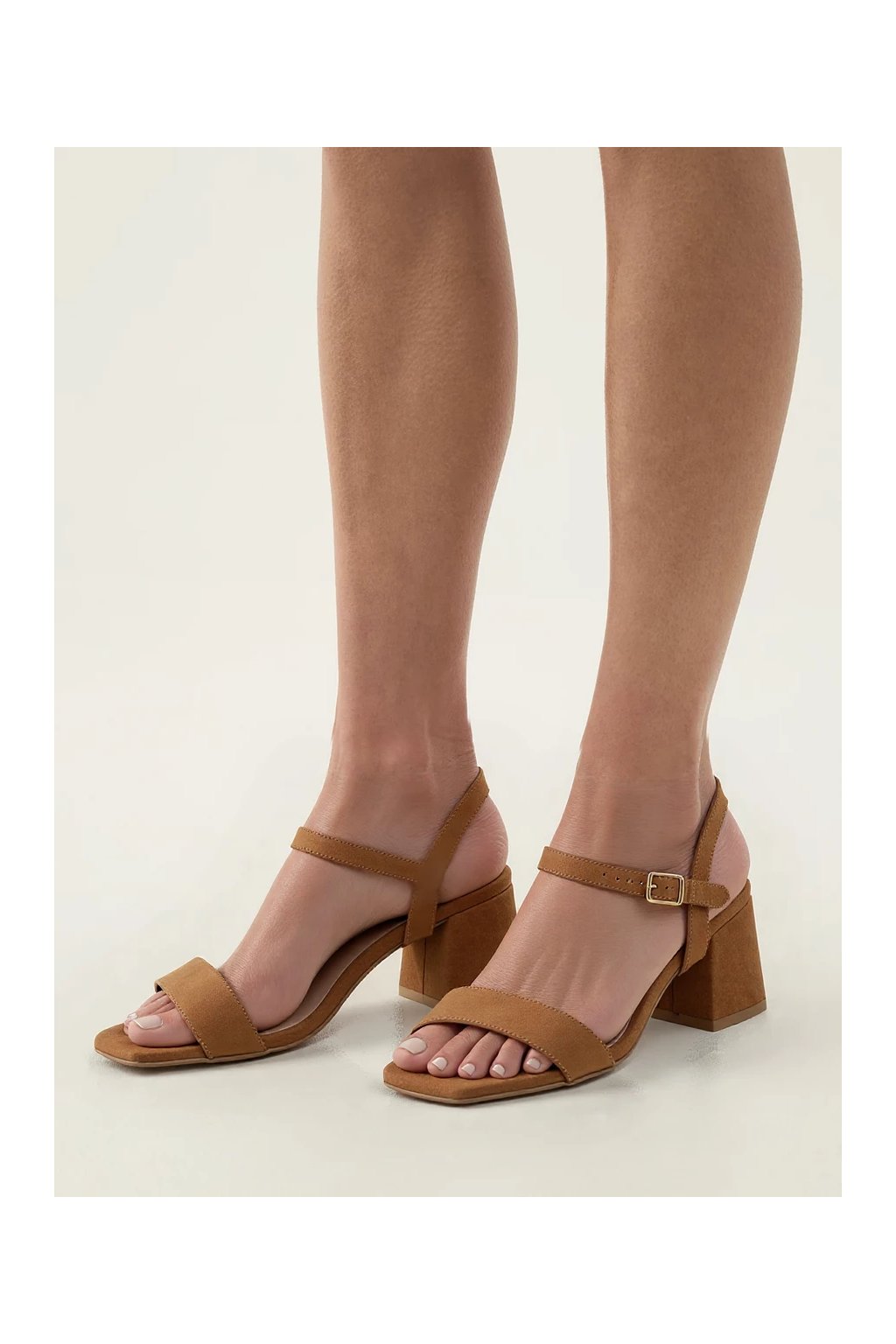 Dámske hnedé semišové sandále na podpätku s rovnou podrážkou, elegantné a letné, s rovnou špičkou, kód produktu Y23-13 CAMEL