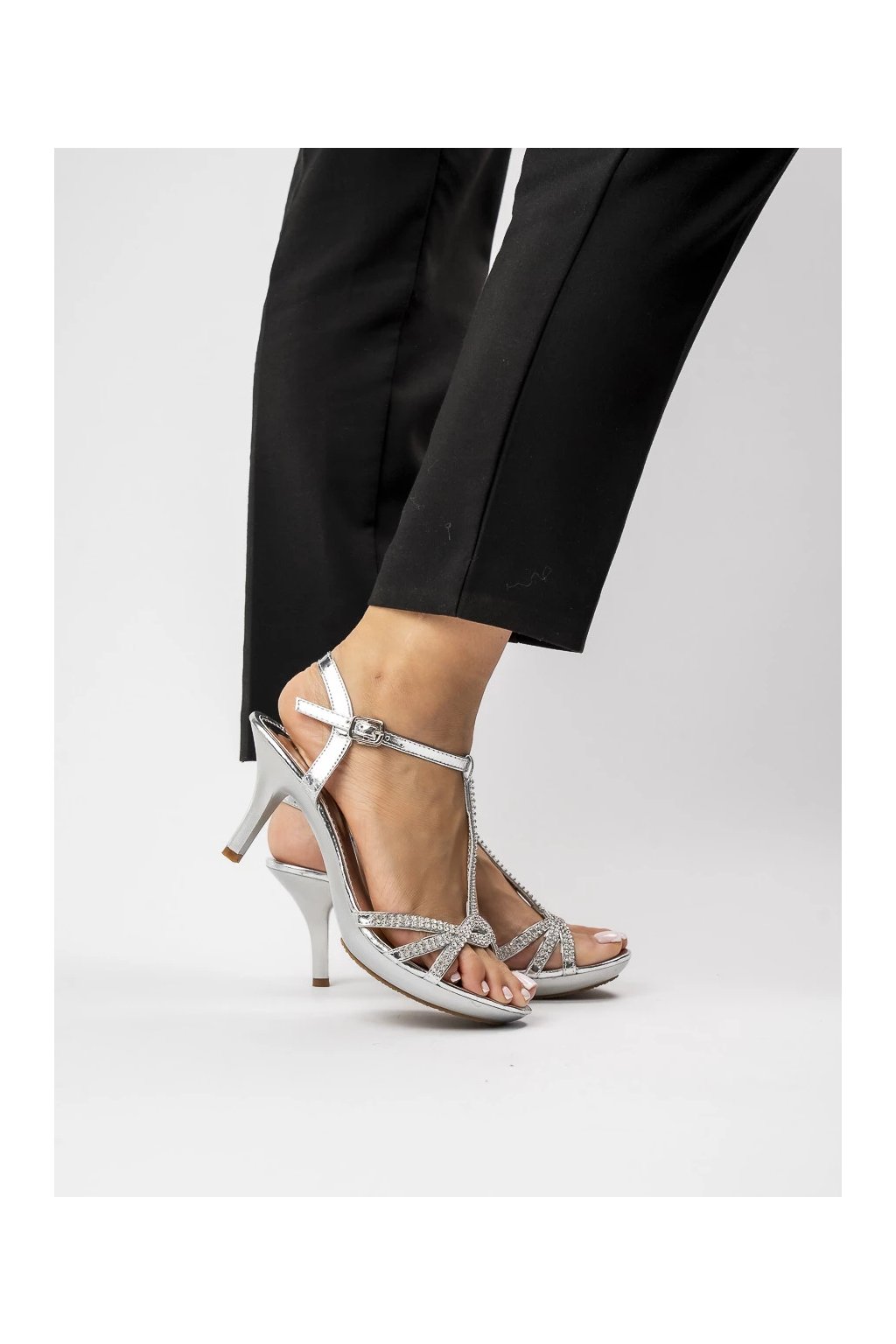 Dámske strieborné večerné sandále s kryštálmi z eko kože, kód produktu 3988-2 SILVER