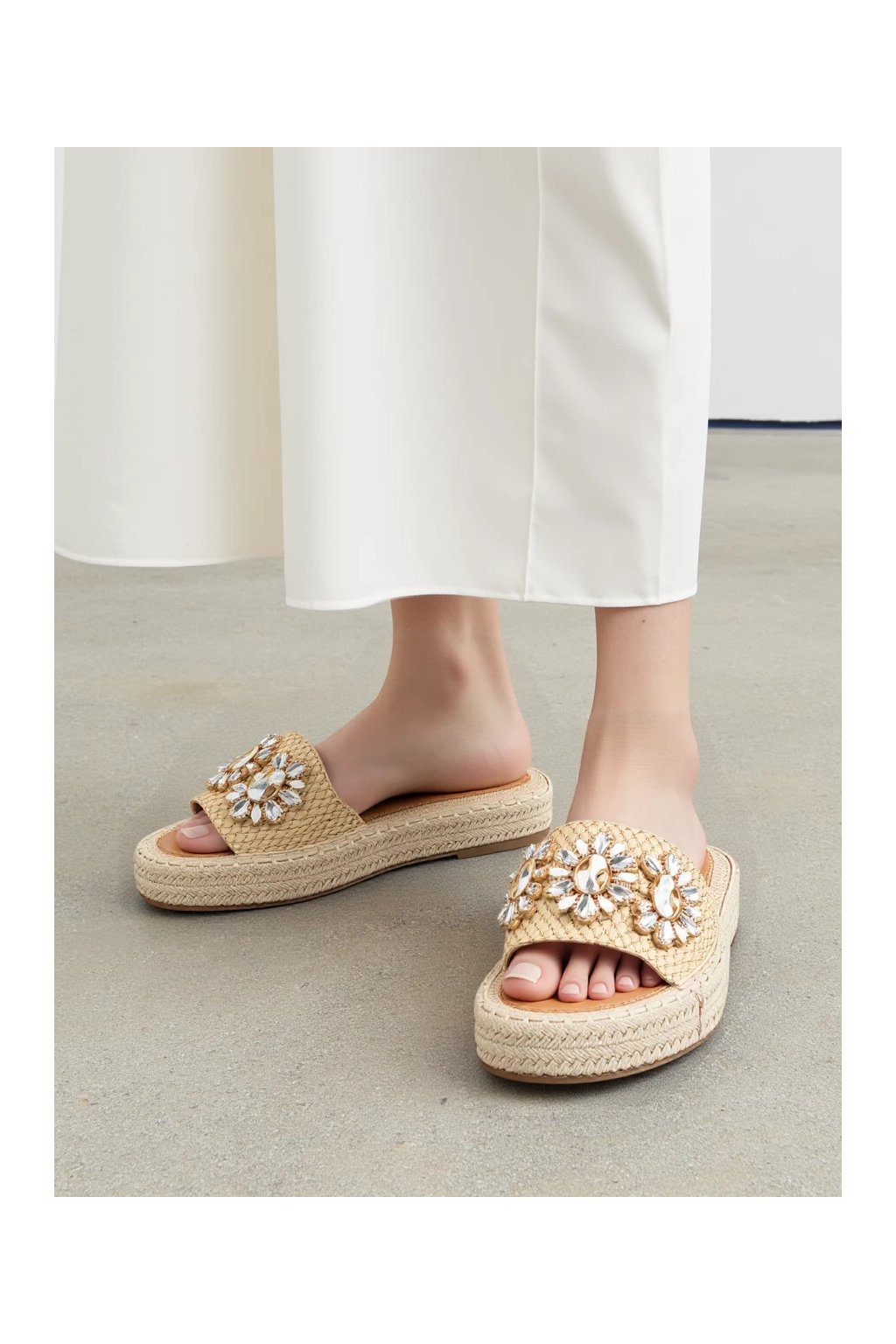 Zlaté dámske kvetinové sandále s tkaniny a eko kože na espadrylovej podrážke, kód produktu GQ8-038 GOLD