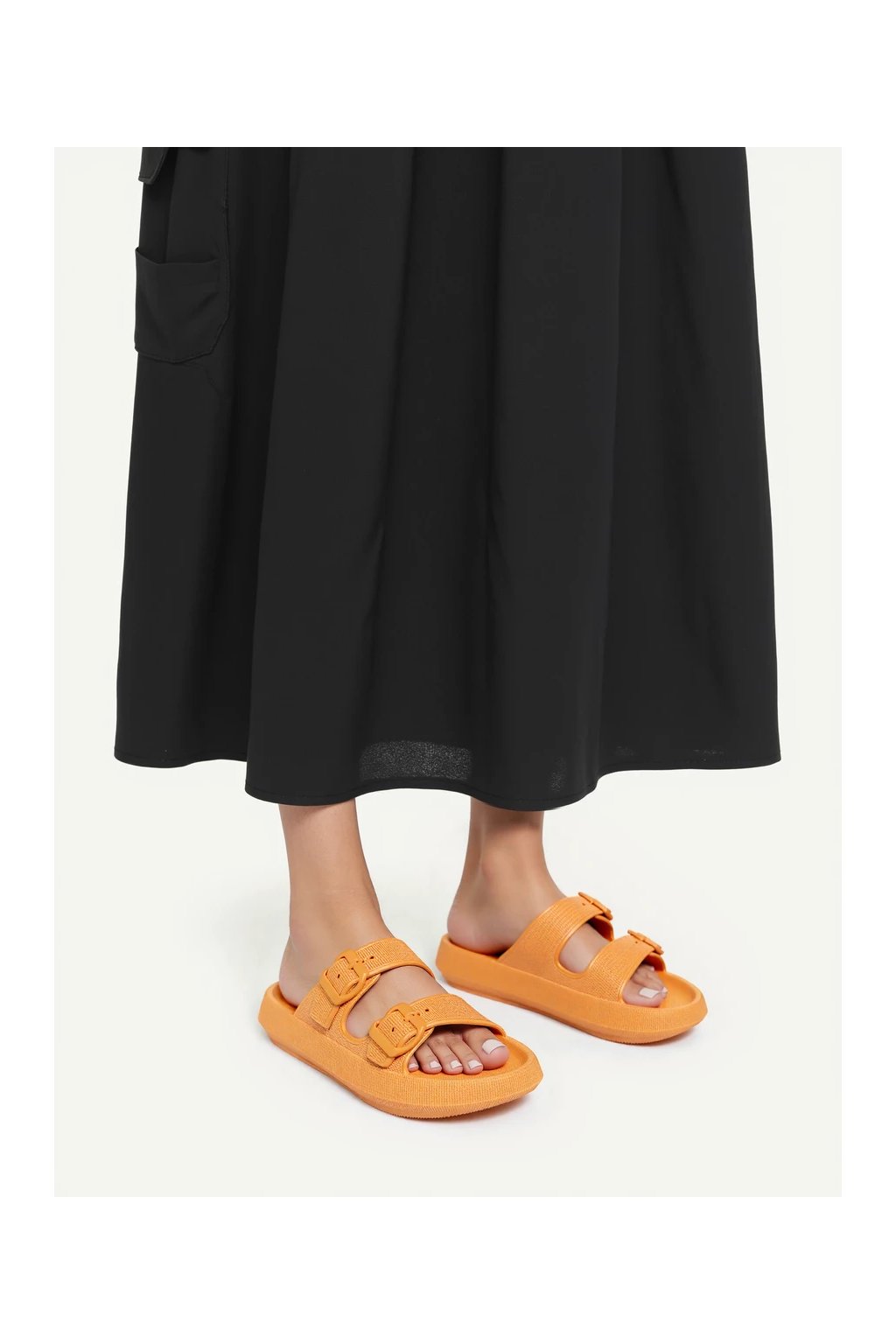 Dámske oranžové minimalistické sandále z eko kože na rovnej podrážke, kód produktu LS048TO- 1 ORANGE