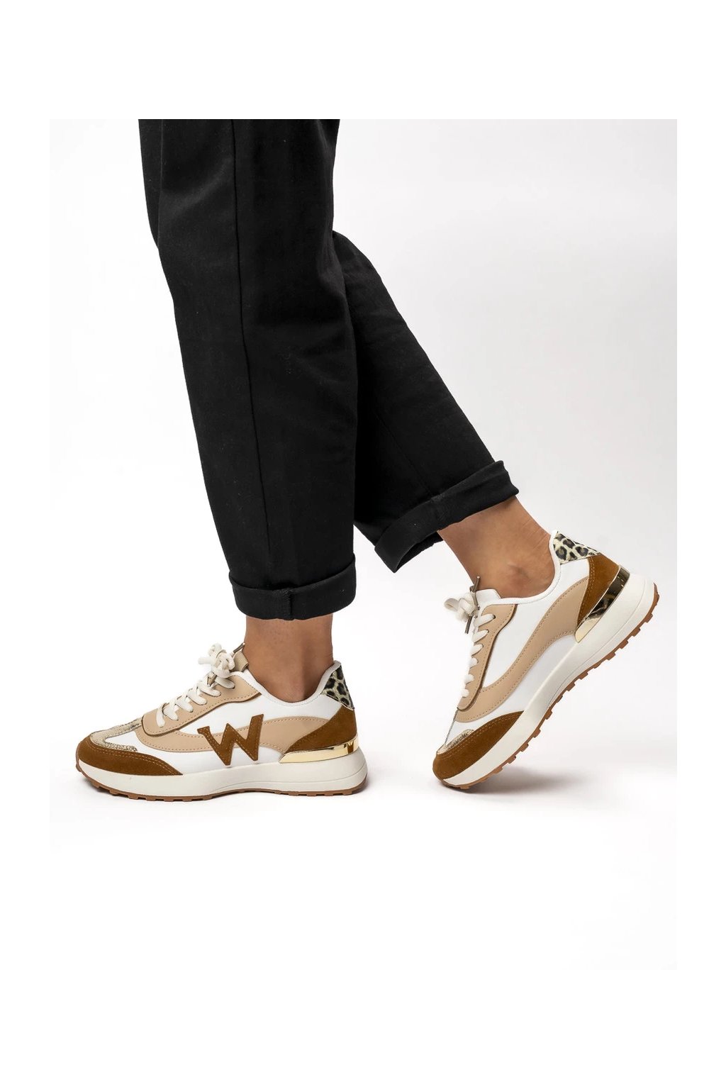 Bielo-hnedé dámske mokasíny s karamelovými a zlatými akcentmi z eko kože a zamszu, šnúrované, kód produktu G-311