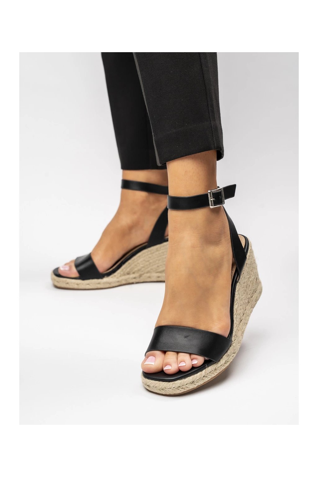 Dámske čierne mokasíny s lesklým syntetickým materiálom, elegantné, párty, kód produktu H8-389